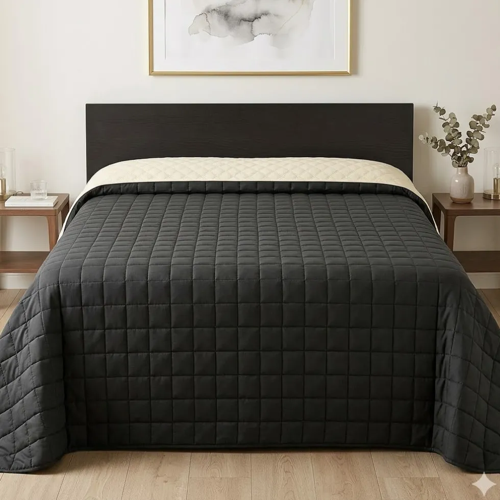 Copriletto trapuntato in raso matrimoniale Blumarine Lory nero con strass