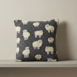 Cuscino in Lana Cotta 50x50 Pecorelle su Fondo Antracite Stile Chalet