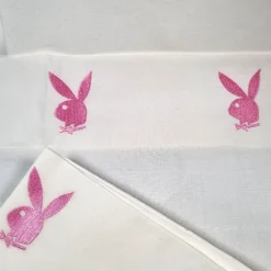 Lenzuola matrimoniali con federe PLAYBOY Embroidery ricamato rosa
