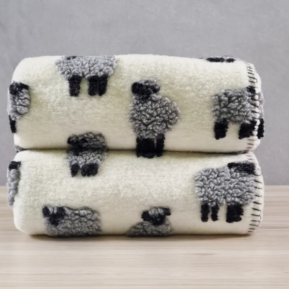 Plaid in Lana Cotta pecorelle fondo latte- Soffice e Accogliente per Casa