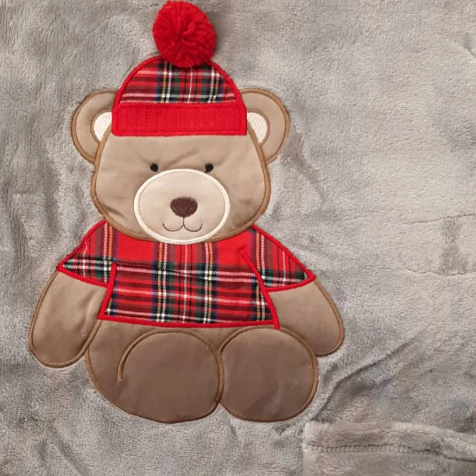 Plaid in pile 130x160 Orsetto Teddy grigio con ricamo applicato