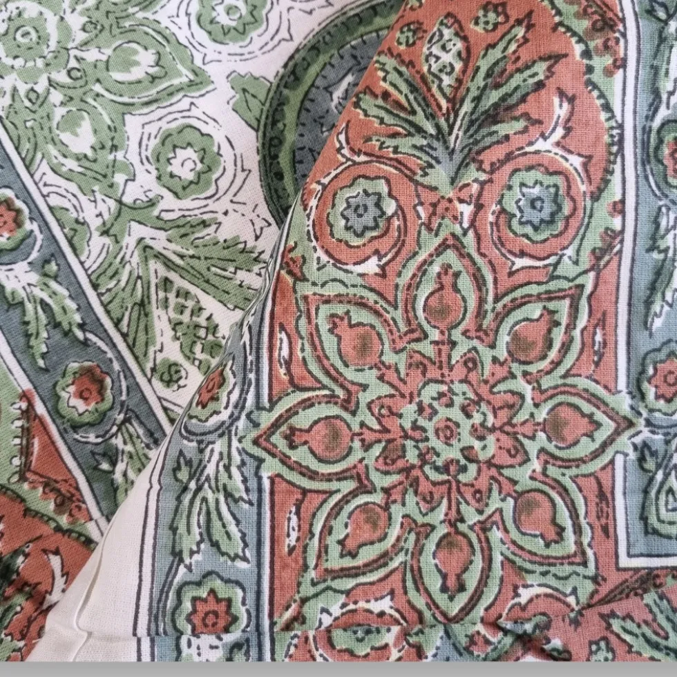 Telo copridivano ADRIEL 250x260 Mezzero disegnato a mano verde